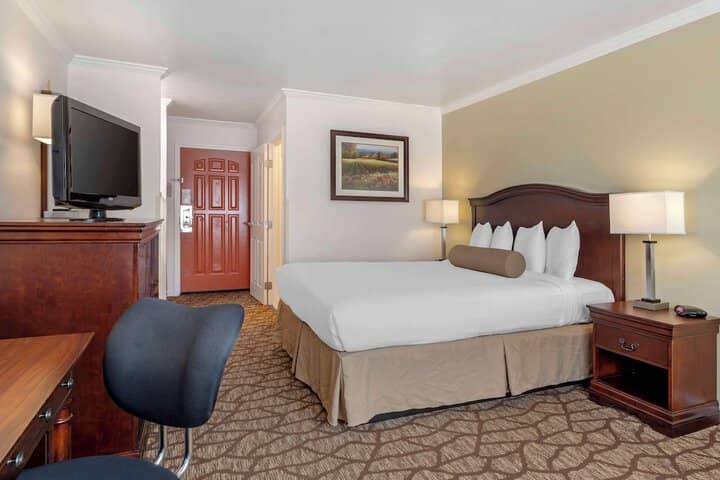 Room 18 of 33