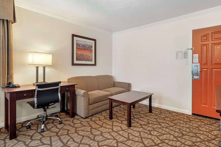 Room 5 of 33