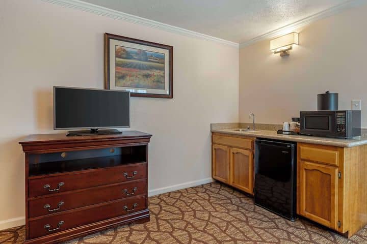 Room 8 of 33