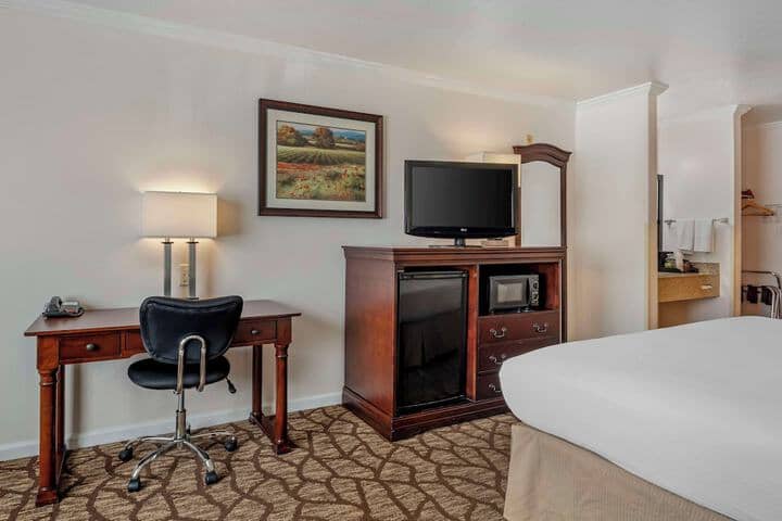 Room 6 of 33