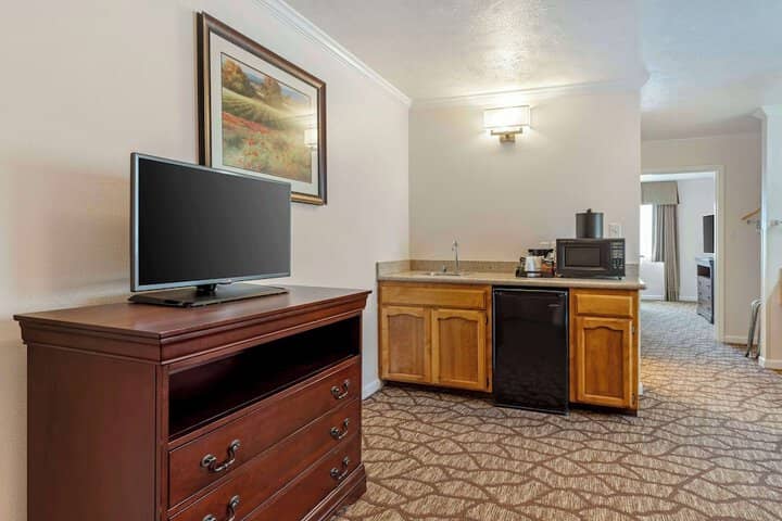 Room 7 of 33